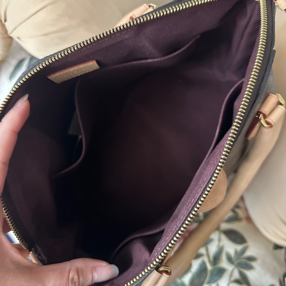 Louis Vuitton Rivoli mm - Picture 3 of 10